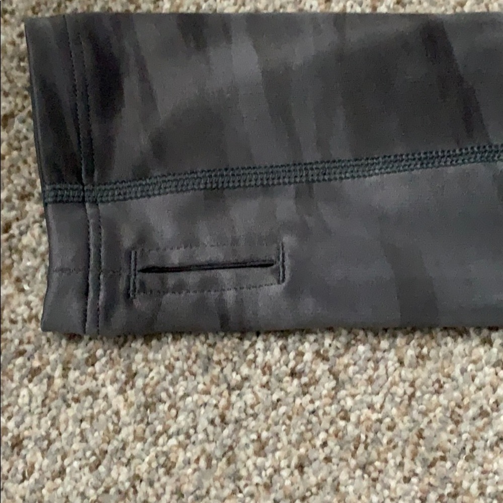 Under Armour pullover - Picture 6 of 6